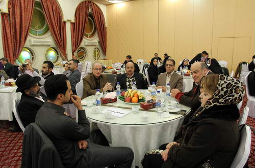 مسئولین فرهنگی در همایش ده فجر آقای حاخام گلستانی نژاد آقای دکتر کهن صدق آقای دکتر همایون سامه یح آقای سعیدیان آقای دکتر مره صدق